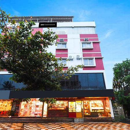 Super Townhouse Best Inn Khandagiri Bagian luar foto