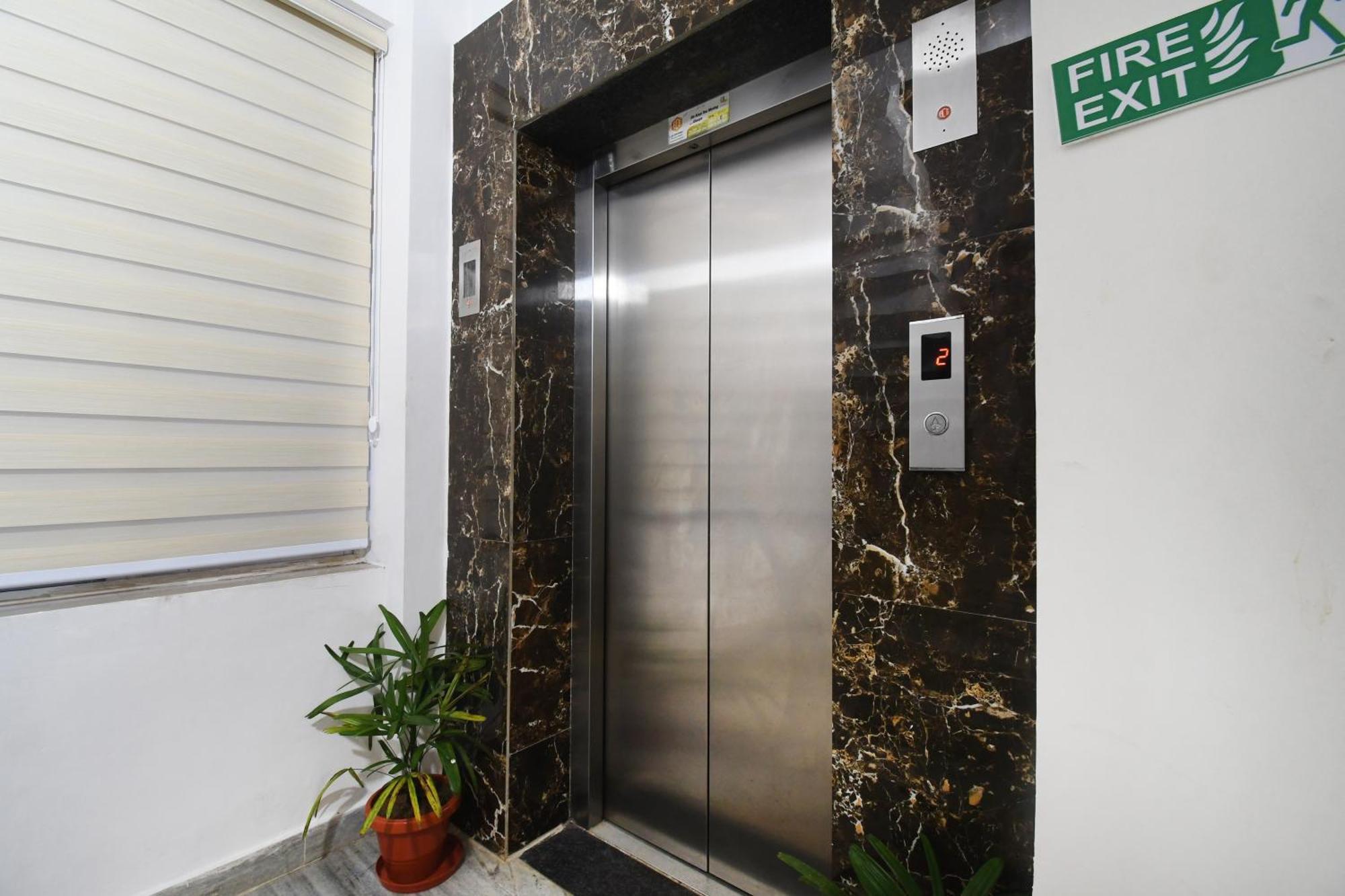 Super Townhouse Best Inn Khandagiri Bagian luar foto