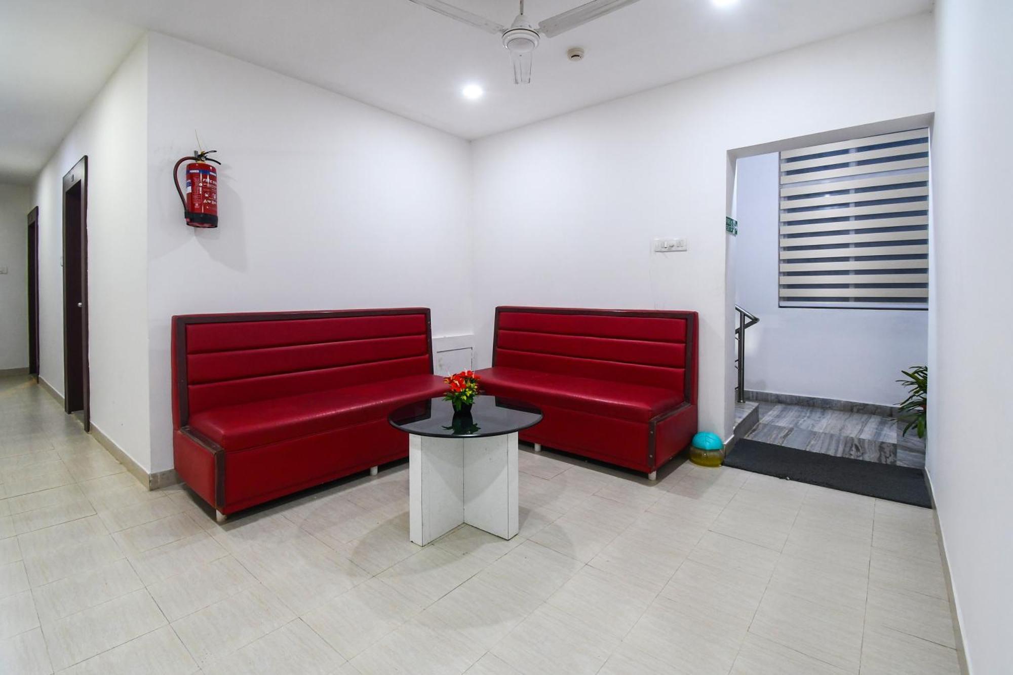 Super Townhouse Best Inn Khandagiri Bagian luar foto