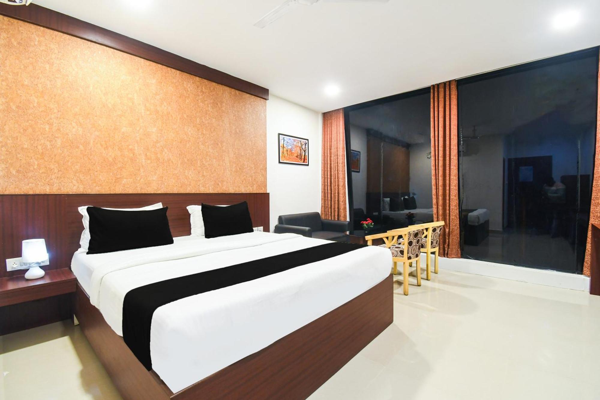 Super Townhouse Best Inn Khandagiri Bagian luar foto