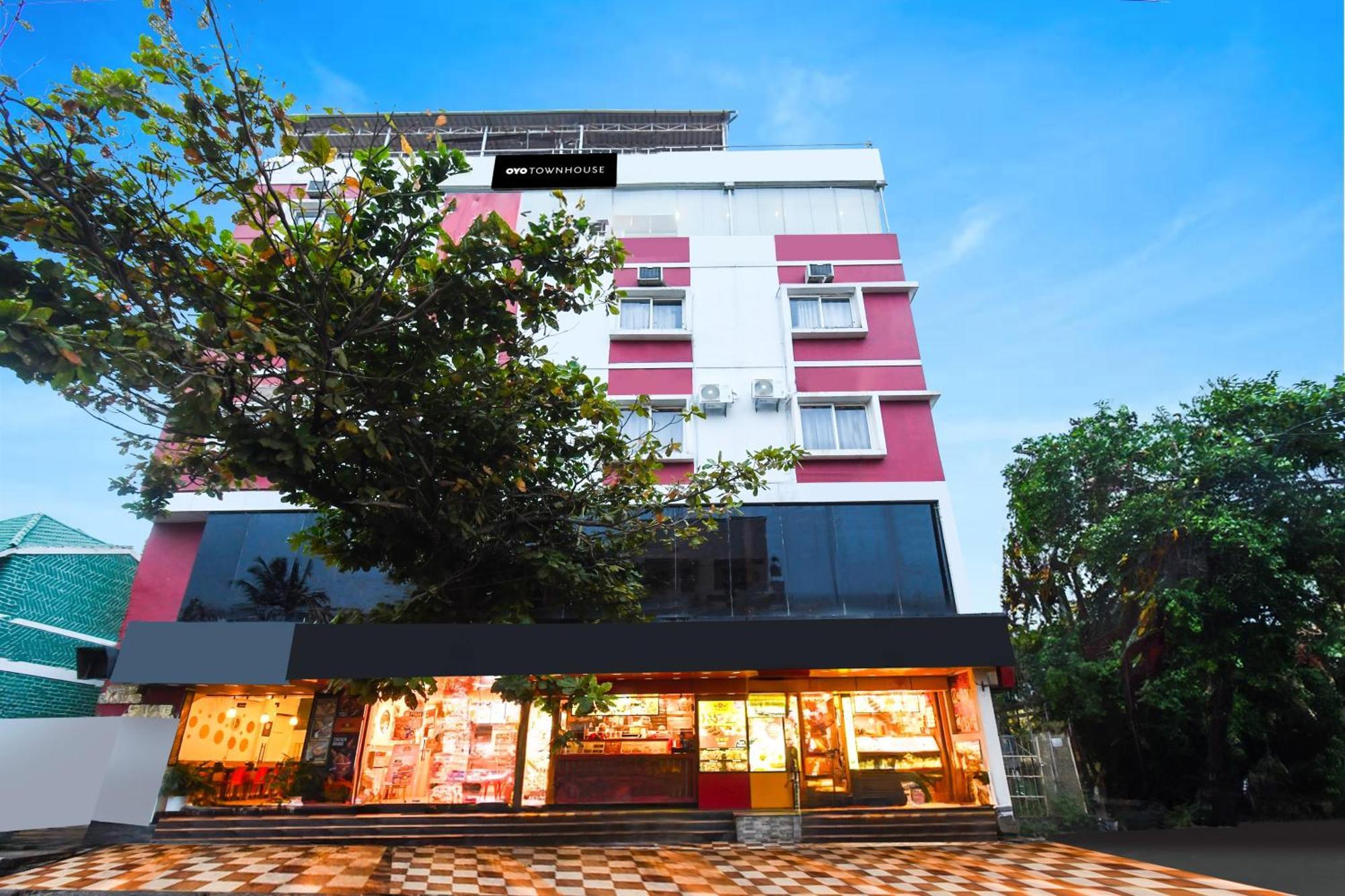 Super Townhouse Best Inn Khandagiri Bagian luar foto