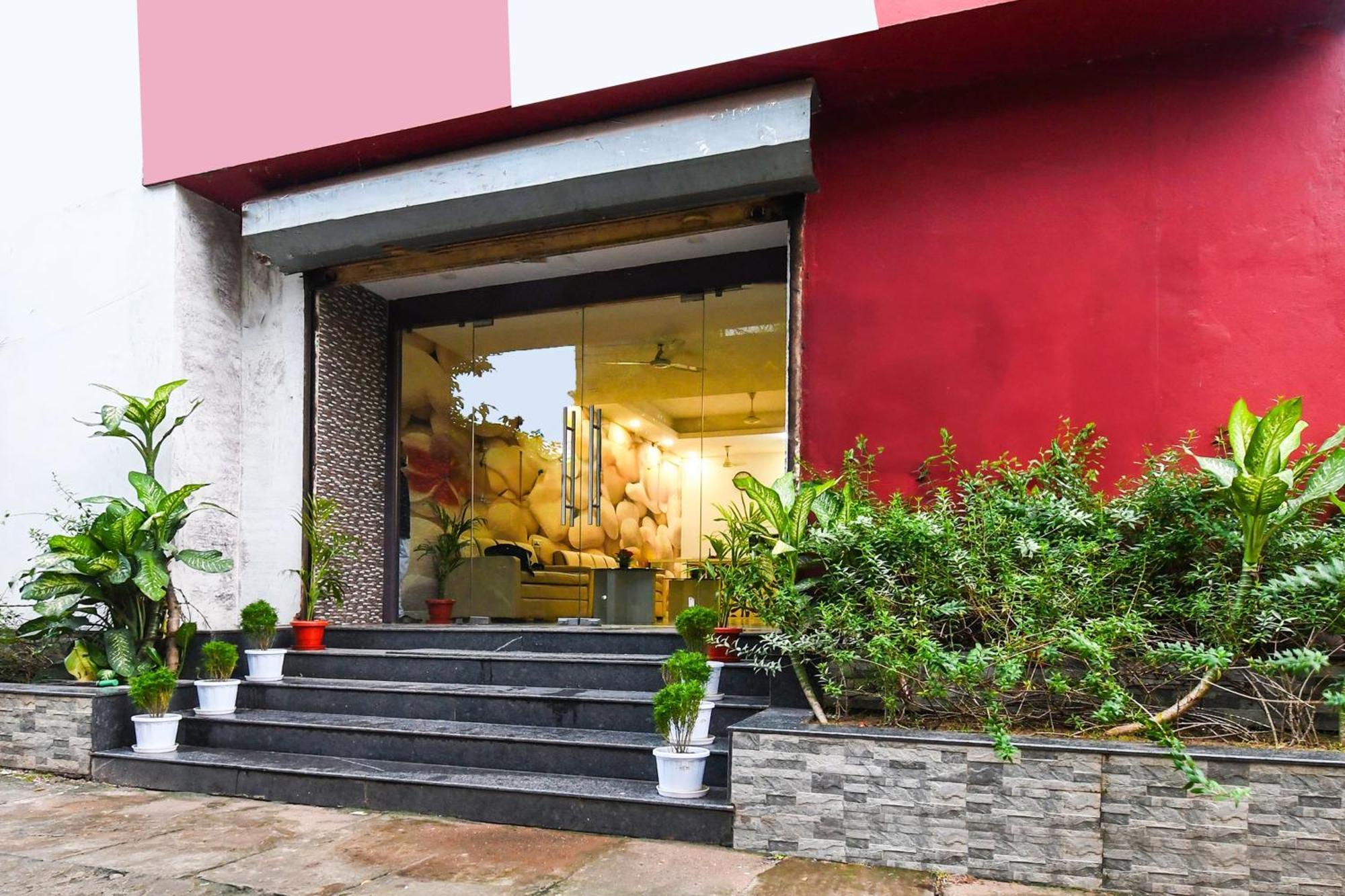 Super Townhouse Best Inn Khandagiri Bagian luar foto