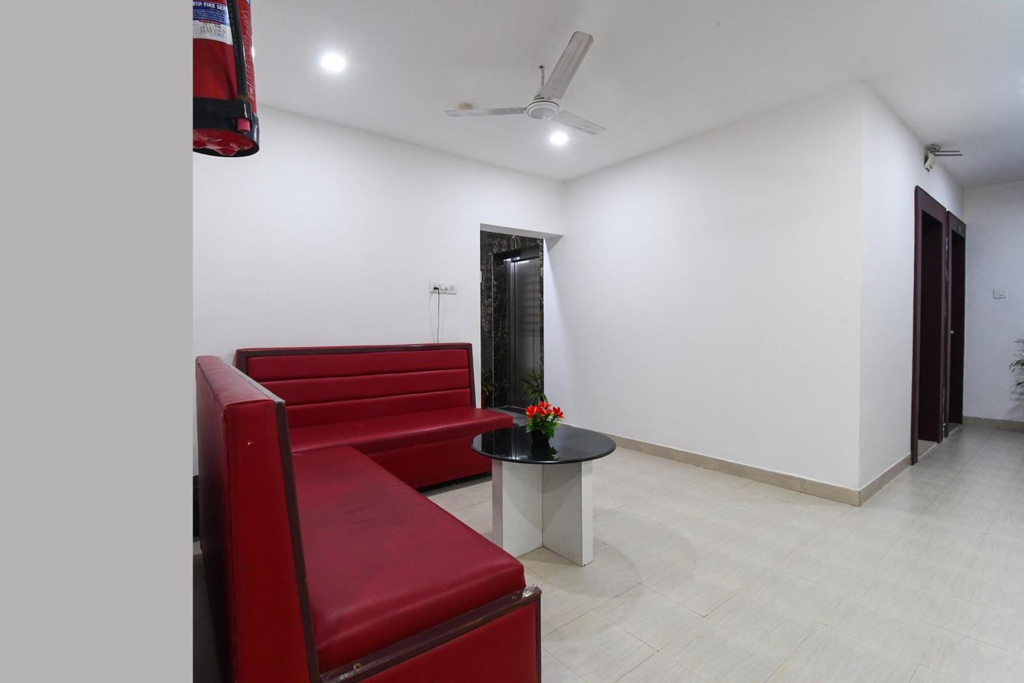 Super Townhouse Best Inn Khandagiri Bagian luar foto