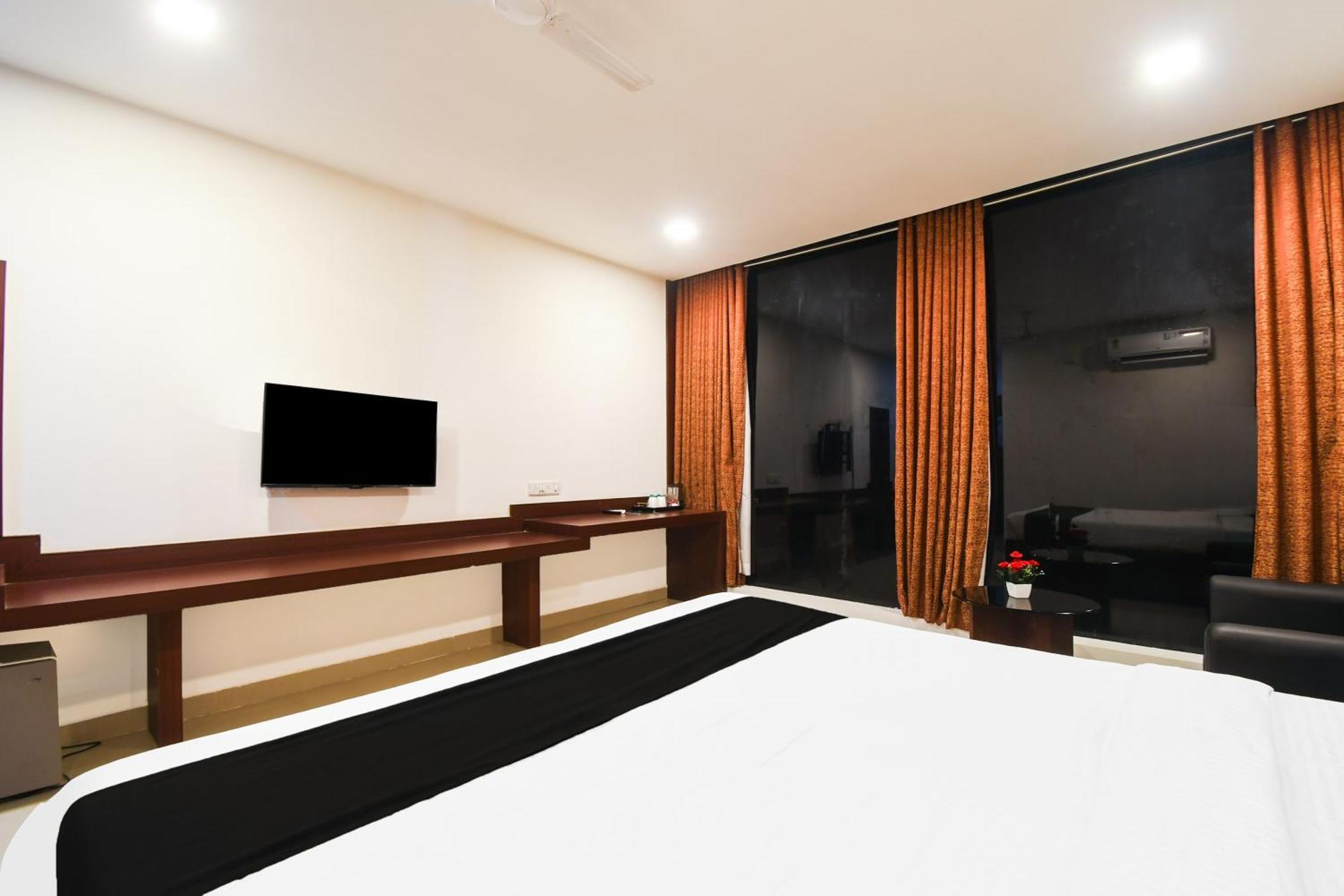 Super Townhouse Best Inn Khandagiri Bagian luar foto