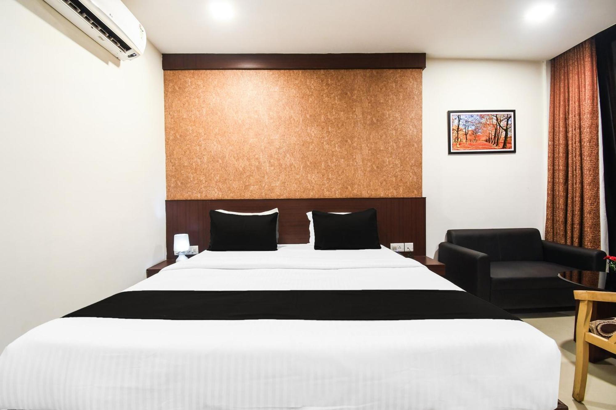 Super Townhouse Best Inn Khandagiri Bagian luar foto