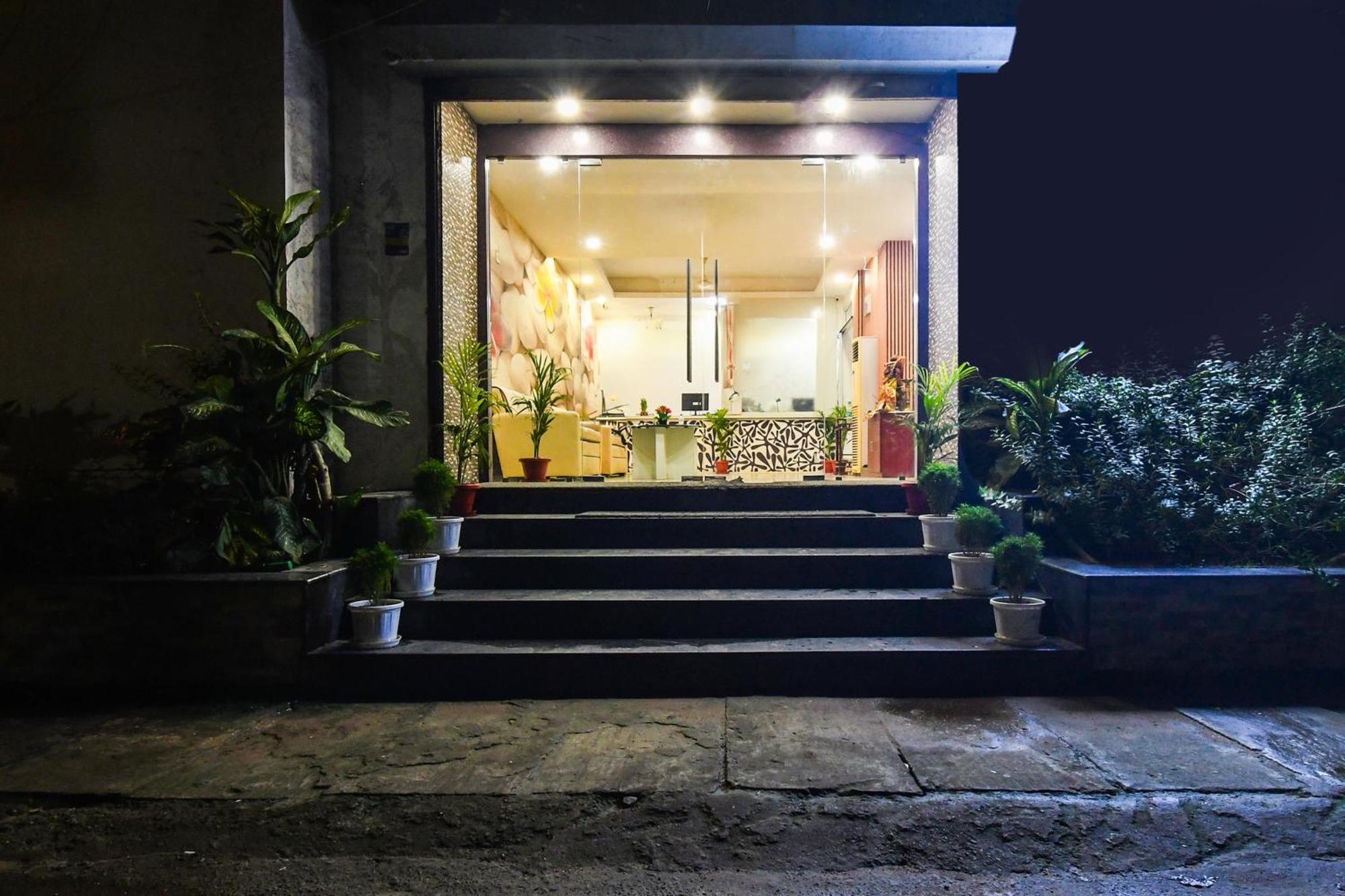 Super Townhouse Best Inn Khandagiri Bagian luar foto