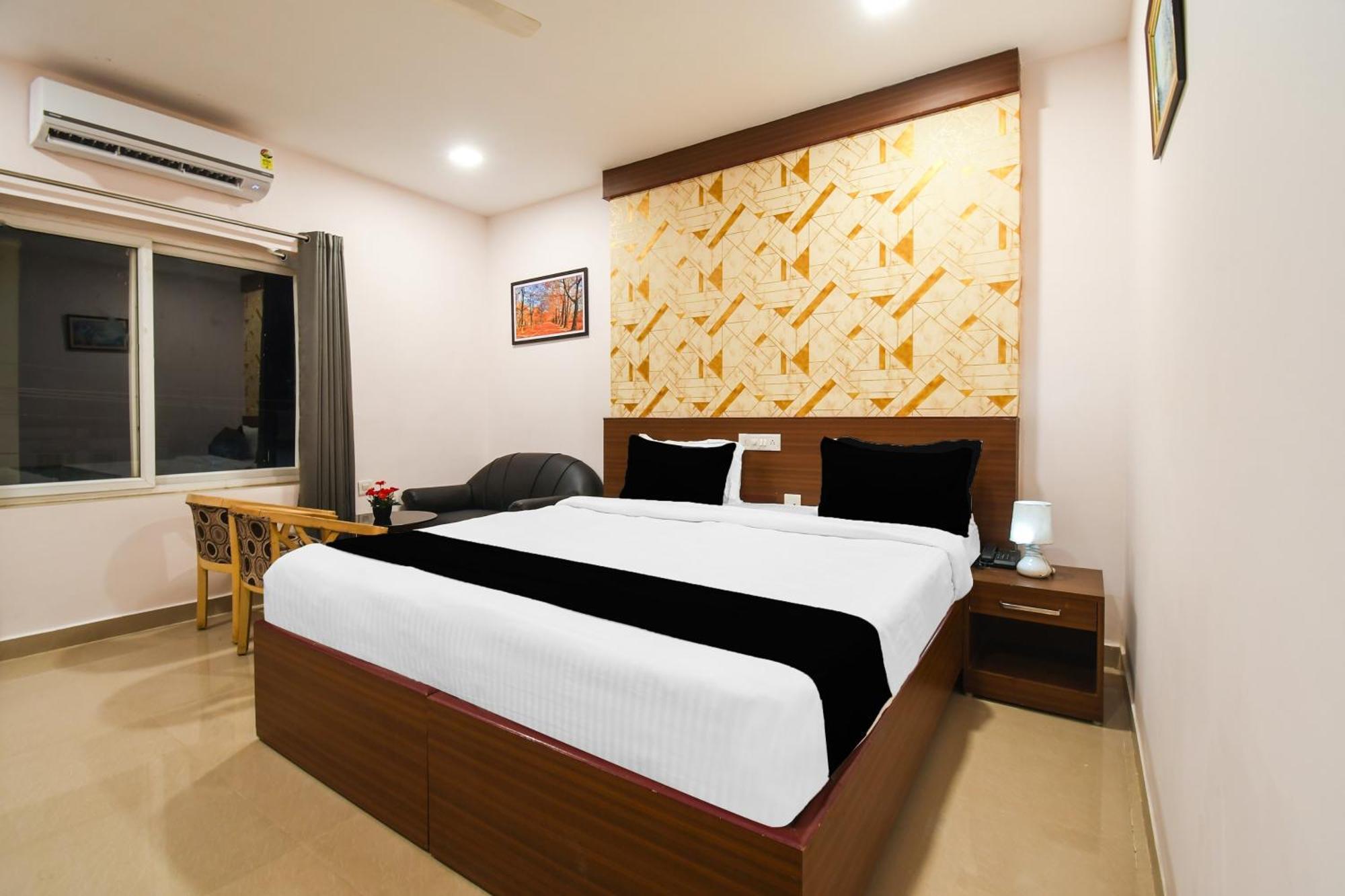 Super Townhouse Best Inn Khandagiri Bagian luar foto