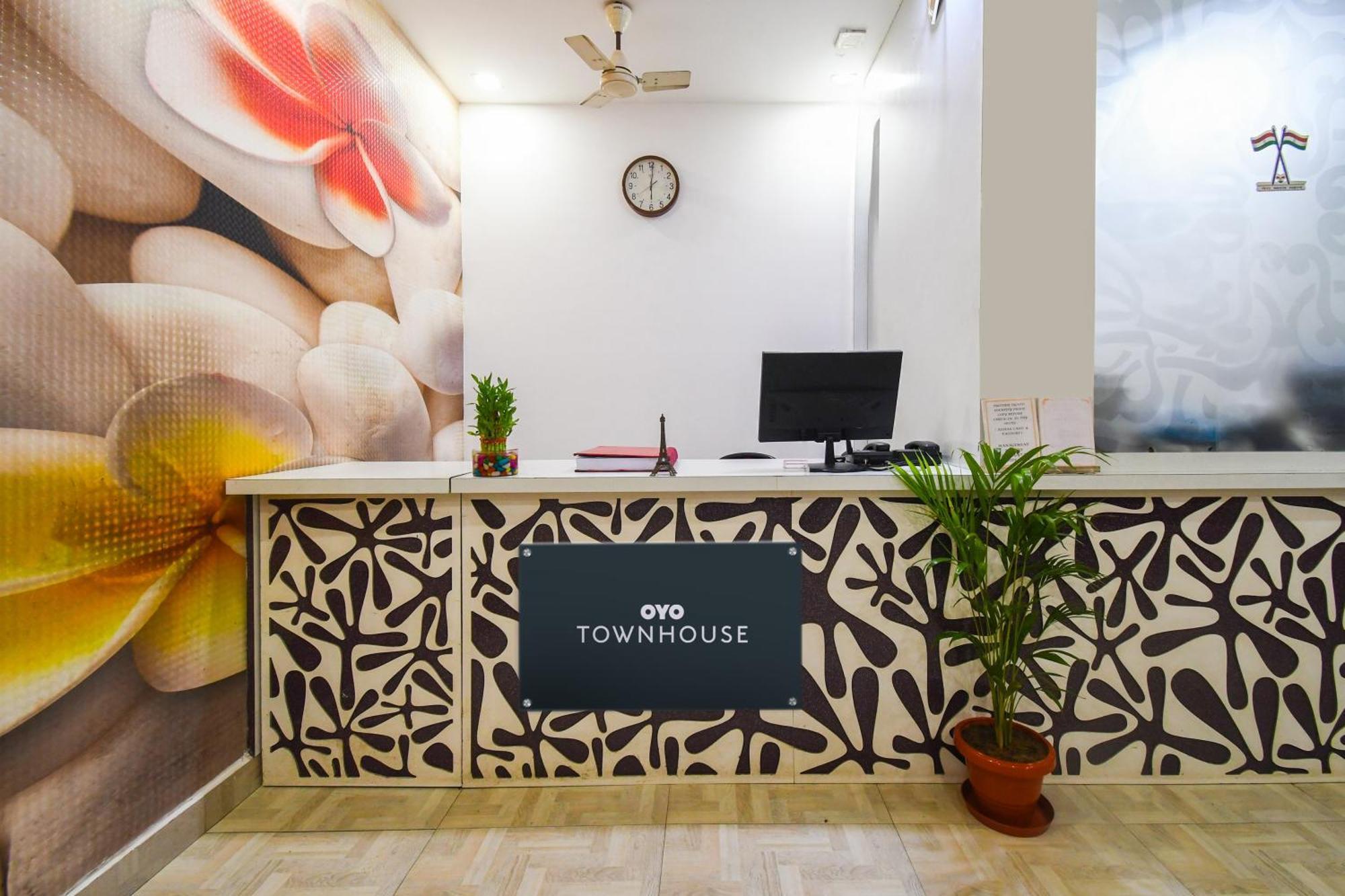 Super Townhouse Best Inn Khandagiri Bagian luar foto