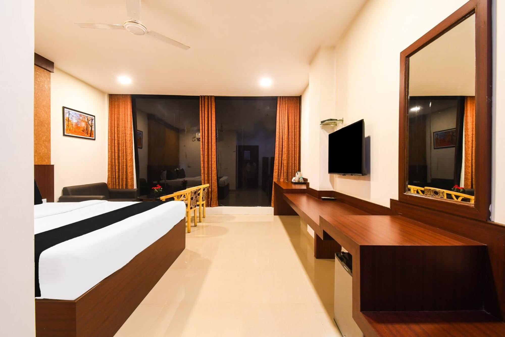 Super Townhouse Best Inn Khandagiri Bagian luar foto