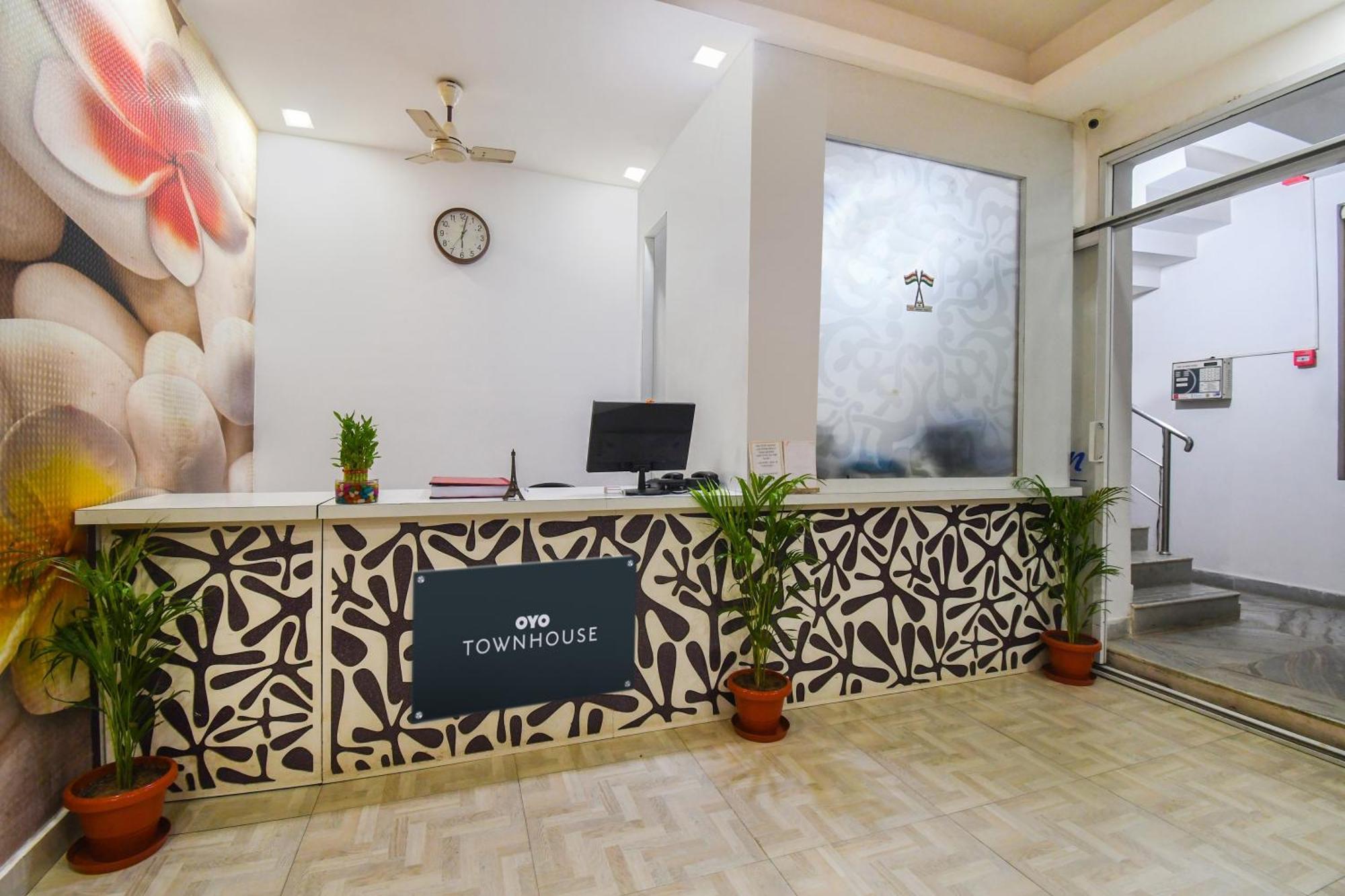 Super Townhouse Best Inn Khandagiri Bagian luar foto