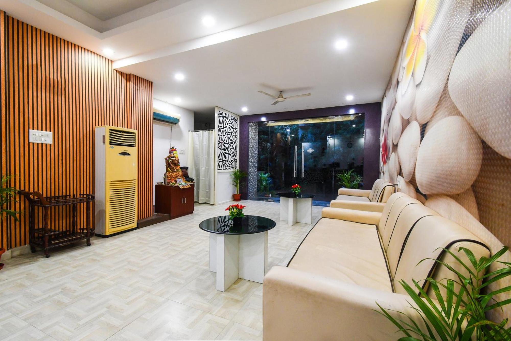 Super Townhouse Best Inn Khandagiri Bagian luar foto